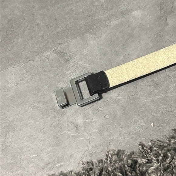 WHBM • Slim Black Belt - Picture 7 of 8